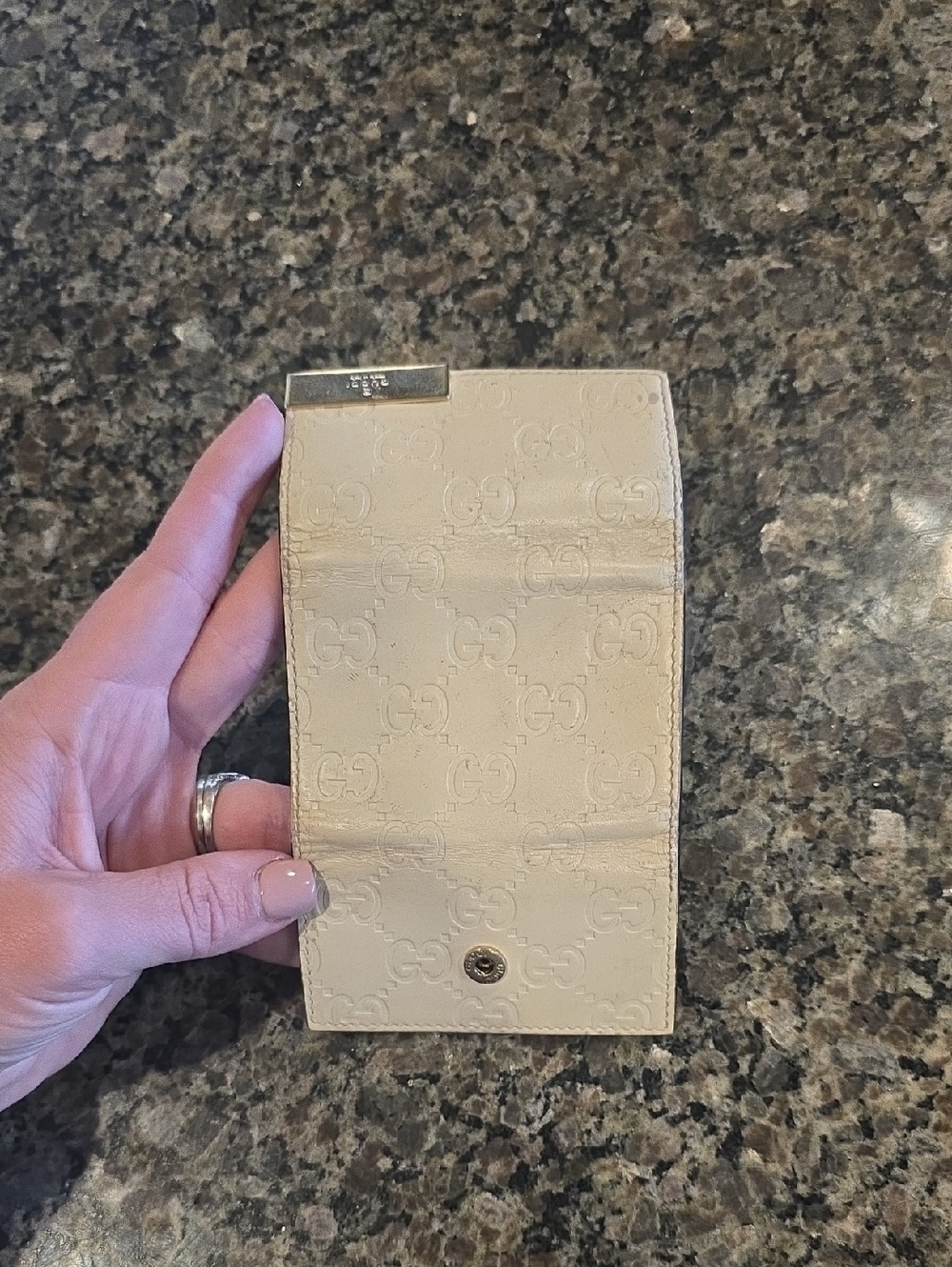 Gucci Cream Monogram Leather Key Holder - Picture 8 of 11